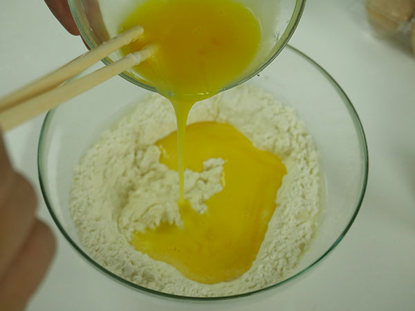 美国LIVEN利仁电饼铛LR-A434——制作鸡蛋饼