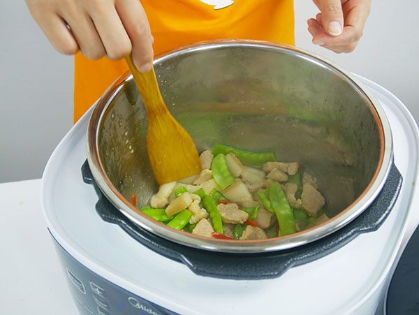 Midea MY-SS6062Multi-Functional Programmable Pressure Cooker