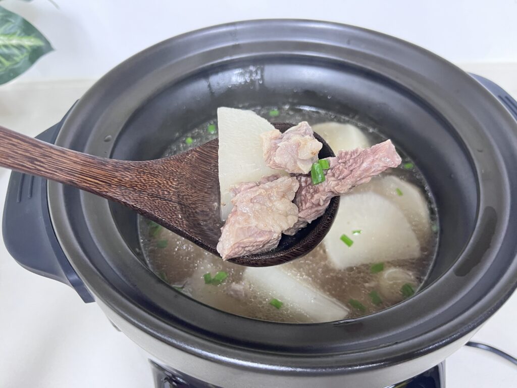 joydeem电炖锅煲萝卜牛腩汤