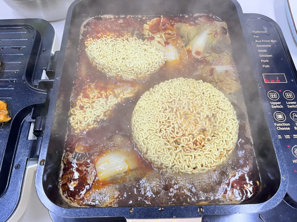 joydeem涮烤一体锅泡面