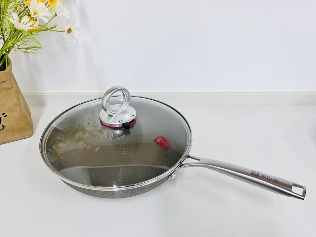 康巴赫第七代钛蜂窝锅外观