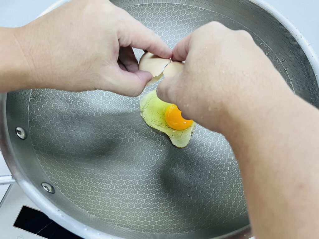 康巴赫第七代钛蜂窝锅无油煎鸡蛋