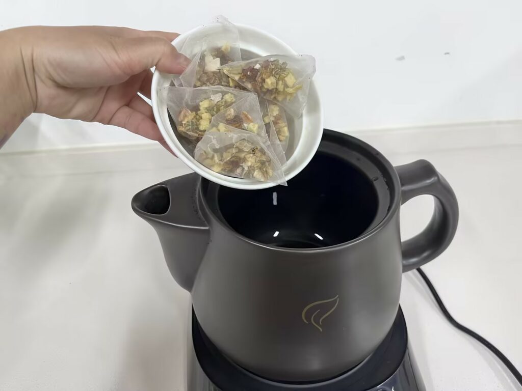 Joydeem煎药壶放入凉茶包